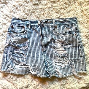✨AMERICAN EAGLE✨ high waisted 90s boyfriend jean shorts